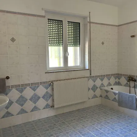 Carolyta Villa *