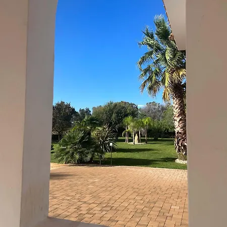 Carolyta Villa *