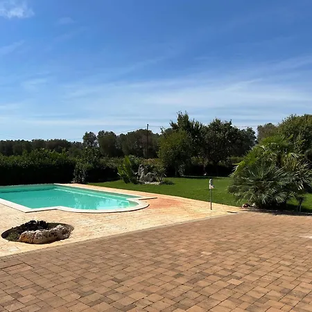 Carolyta Villa *