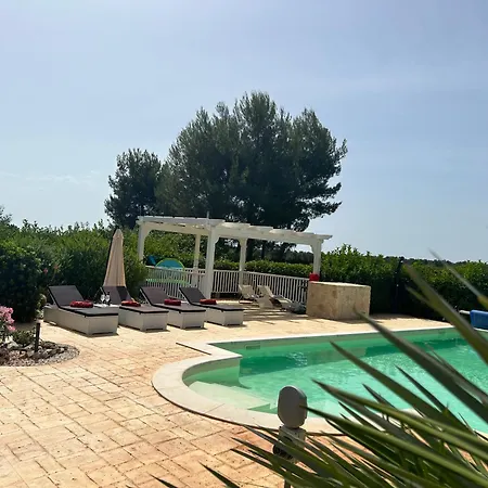 Carolyta Villa *